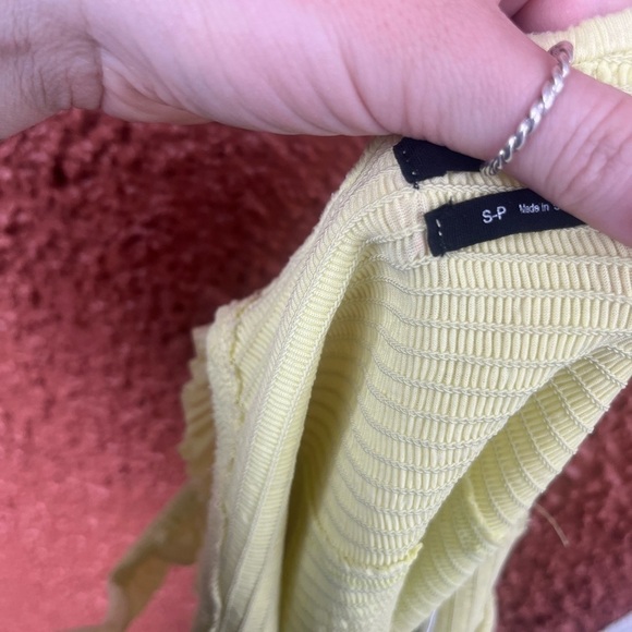 Urban Outfitters Women’s Smocked Ruffled Neon Yellow Crop Tank Top Size Small - Picture 6 of 6